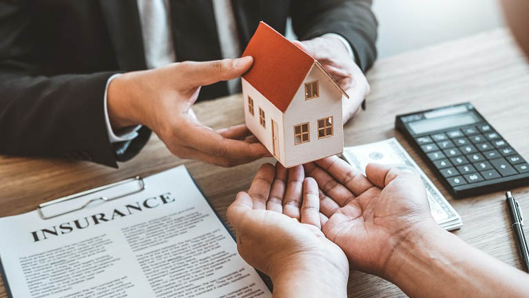 how does home insurance work